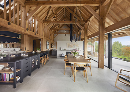 House Locke - Modern barn-style home in Surrey