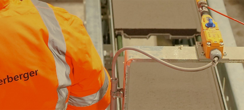 Weinerberger construction jacket worn by team working on LOOP Pallets