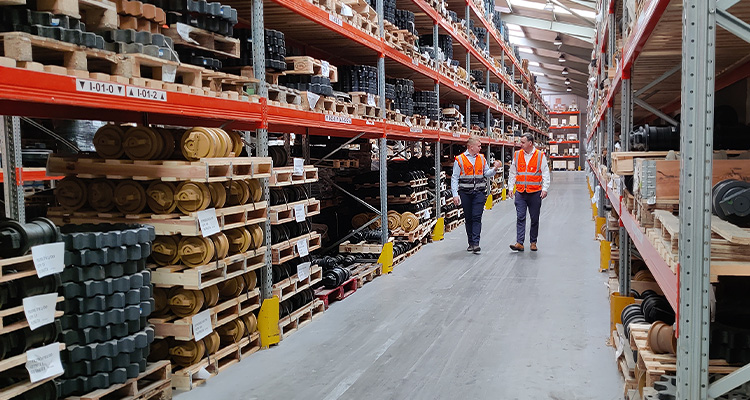 Discover how Astrak Group is revolutionizing construction equipment supply with strategic growth a warehouse belonging to Astrak