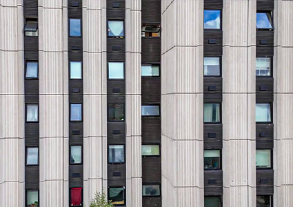  De Montfort House, a 16-story high-rise building located in Leicester, UK