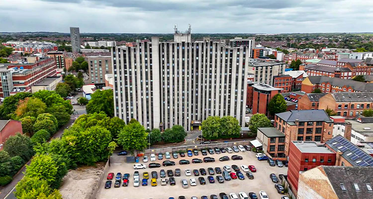 De Montfort House, a 16-story high-rise building located on Oxford Street in Leicester, UK.