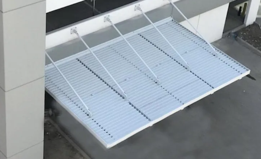 Aluminum Cantilever Canopy by Sharchs.