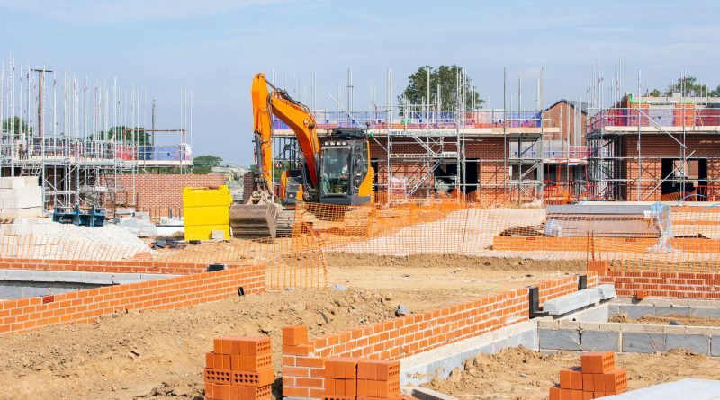 Modern housing development in England during a summer heatwave, highlighting dense residential buildings, limited tree cover and the challenges of designing climate-resilient communities.