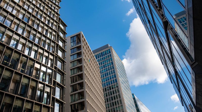 UK commercial property market showing logistics and prime office investment trends in 2026